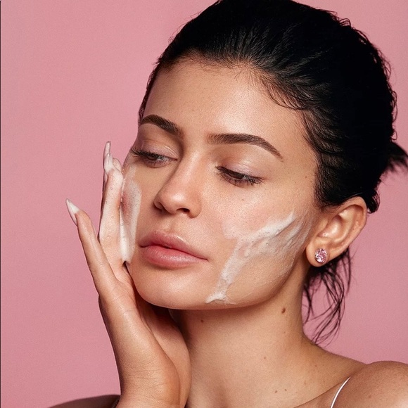 🥝NWT KYLIE SKIN FOAMING FACE WASH 🥝 - Picture 9 of 11